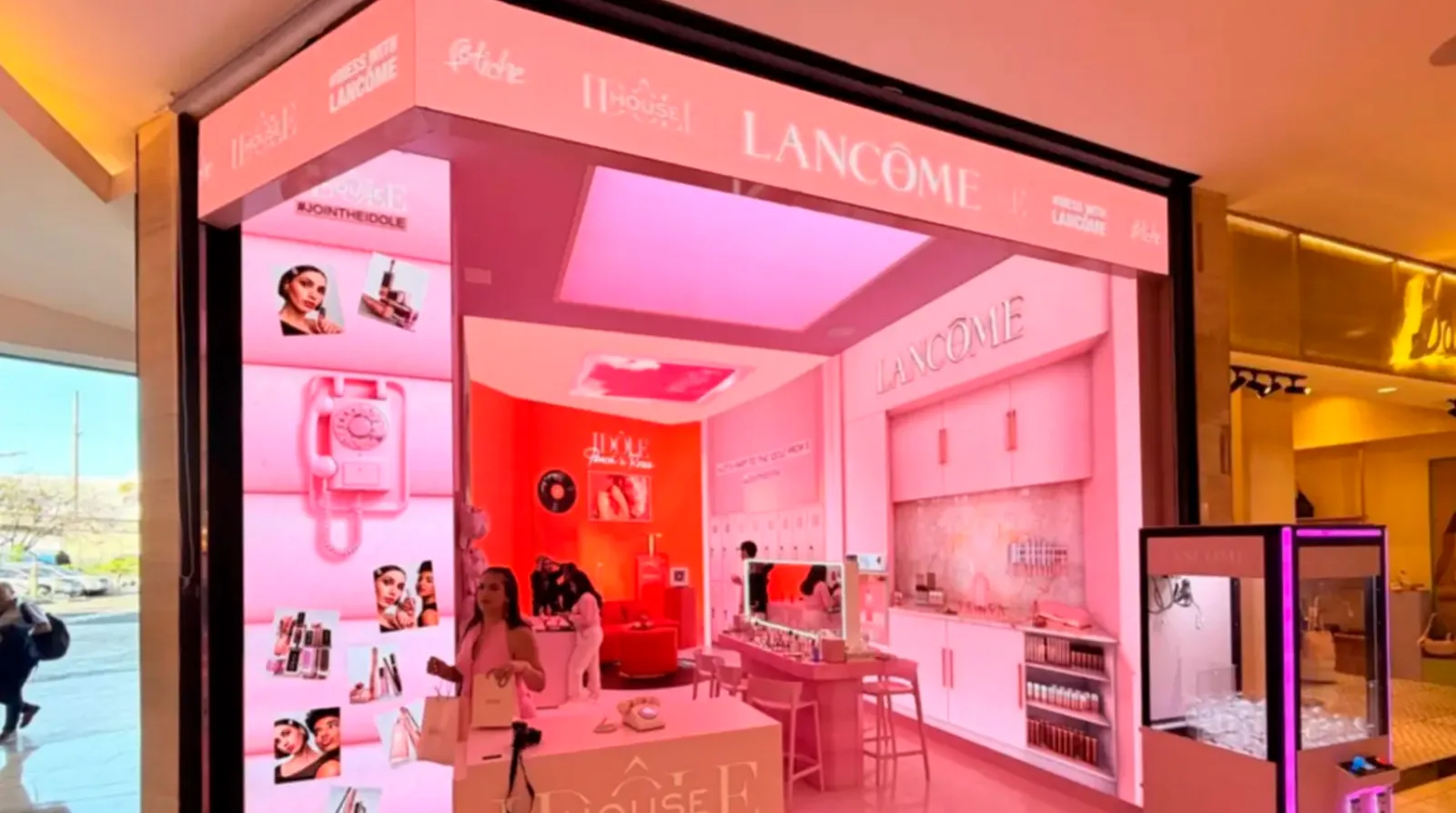 Interior de Idôle House, la Future Store de Lancôme en Ciudad de Guatemala